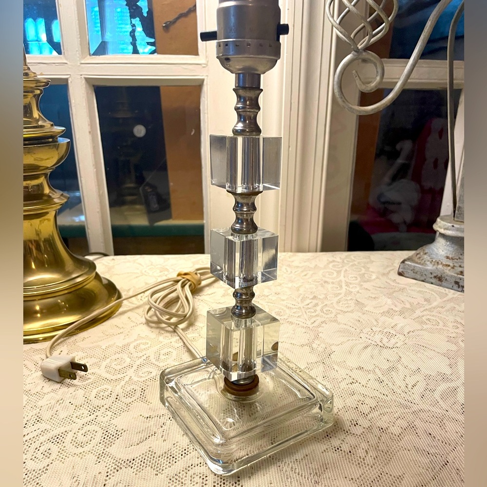 Vintage MCM Hollywood Regency Art Deco Hand Cut Stacked Cube Crystal Table Lamp